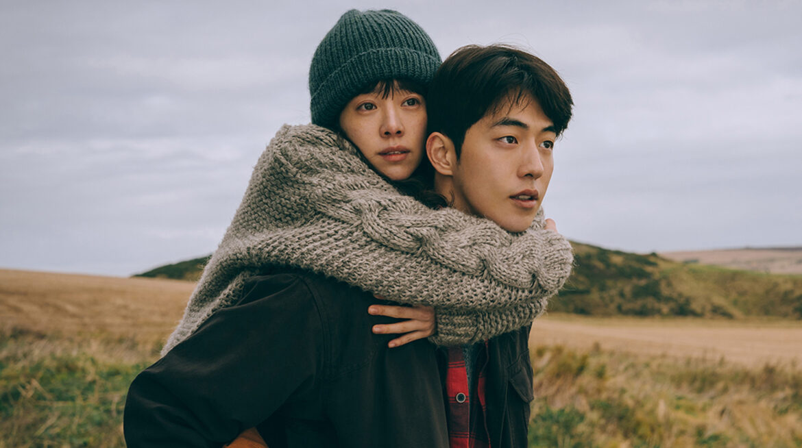 南柱赫、韓志旼《喬瑟與老虎，魚》電影劇照。（圖／IMDb）