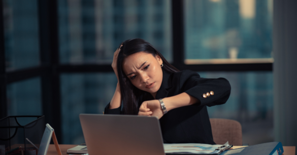 檢視一下自己有沒有加班發胖吧。（圖／canva）