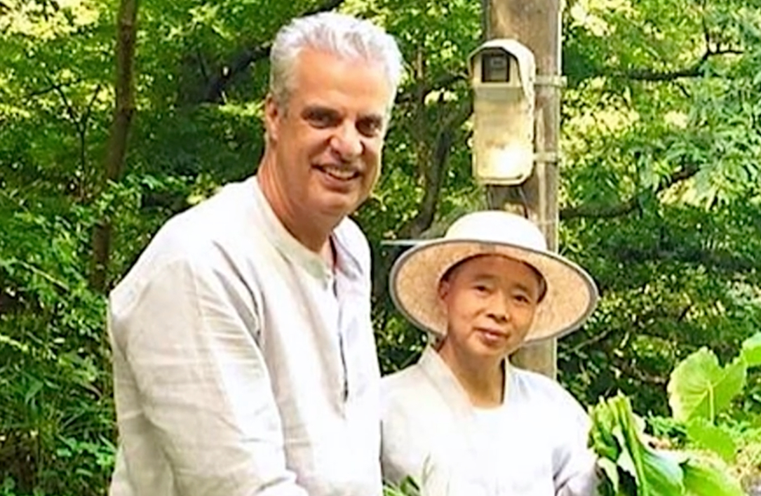 法國名廚 Eric Ripert 曾分享，靜觀師太影響了他的料理哲學（圖：截自YT@韓國觀光公社）