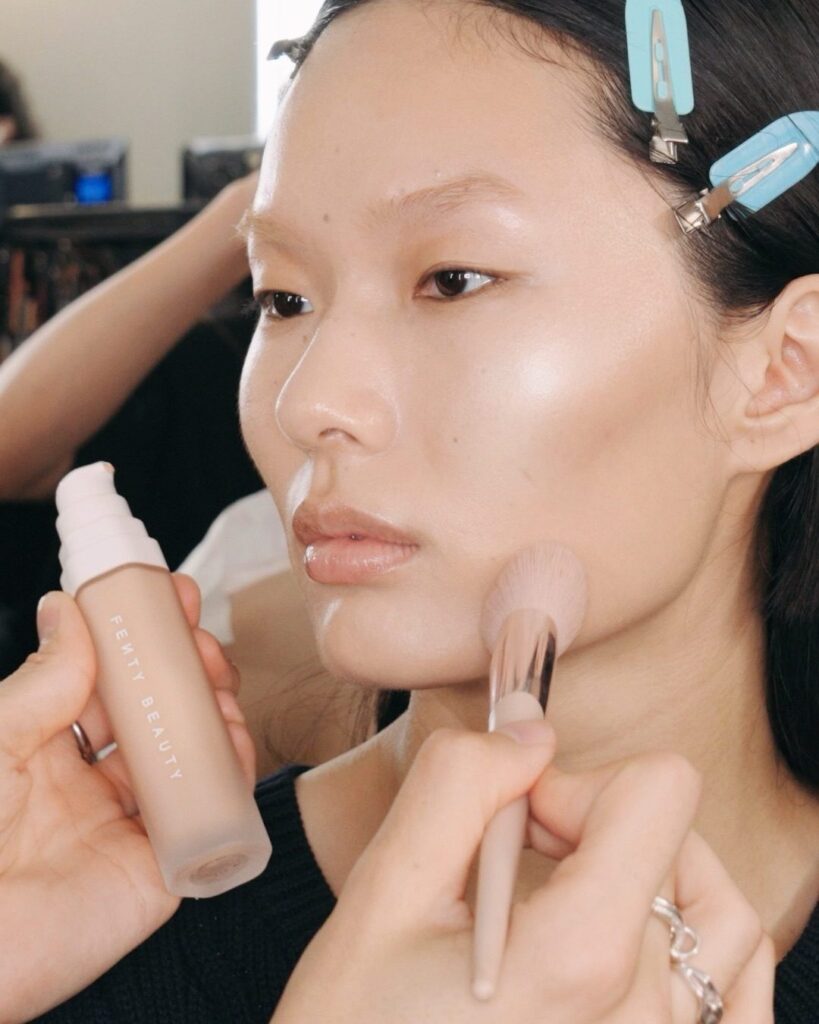 不論是化妝品、還是保養品，都是有保存期限的。（圖／fentybeauty IG）