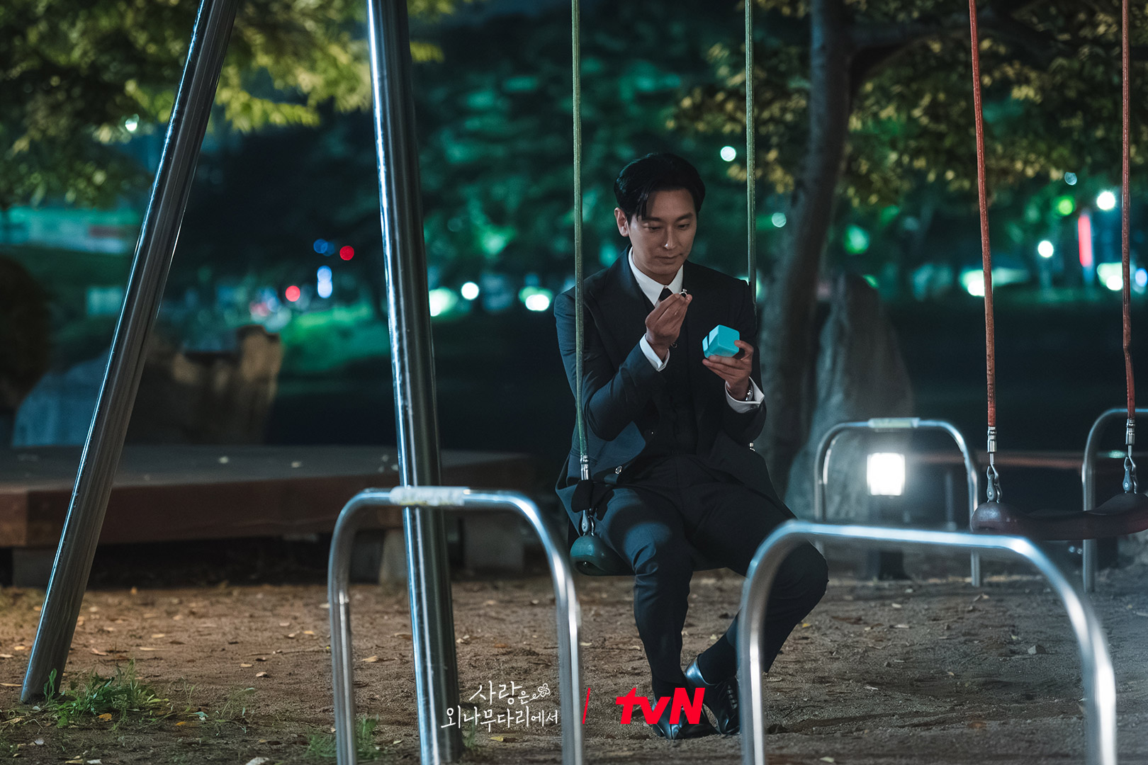 感情裡什麼狀況會讓你再次心動。（圖／tvN，《愛在獨木橋》劇照）