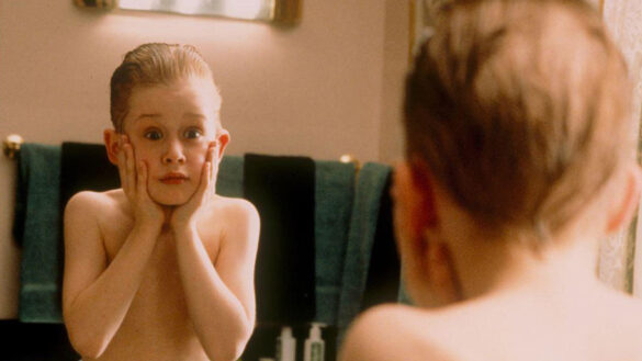 研究證實，擁有「好奇寶寶」特質的人更容易感到幸福。（圖／IMDb）