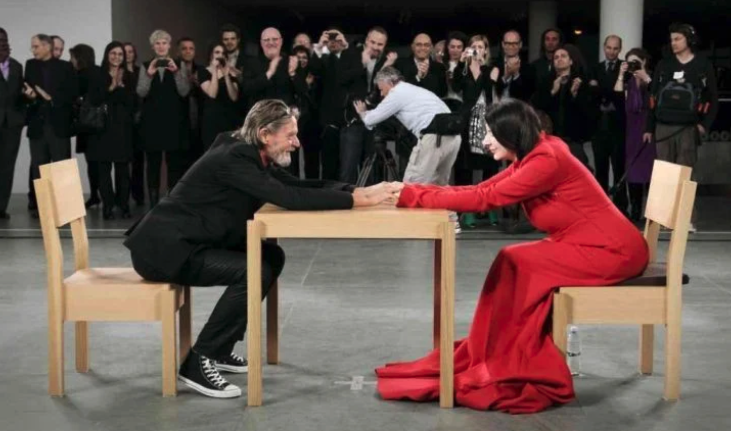 分手 22 年後，於 Marina Abramović《藝術家在場》重逢（圖：Pinterest）