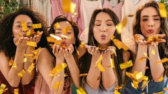 愚人節適合與親朋好友開小玩笑。（圖／Pexels）