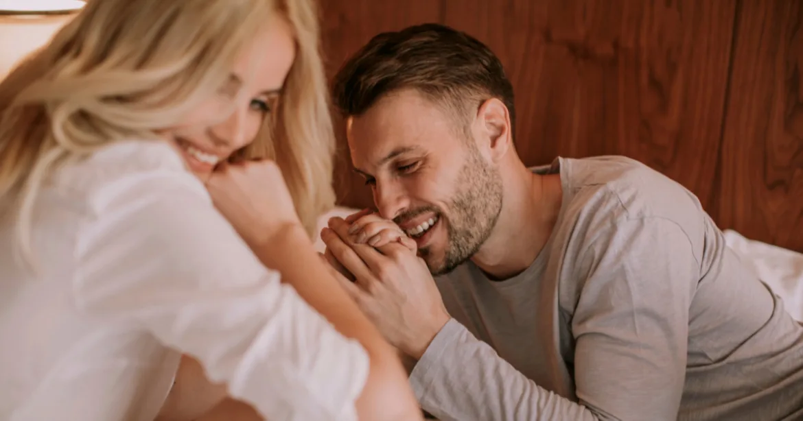 與伴侶相處像親人沒火花？這樣做重燃熱戀期激情！（圖：canva）