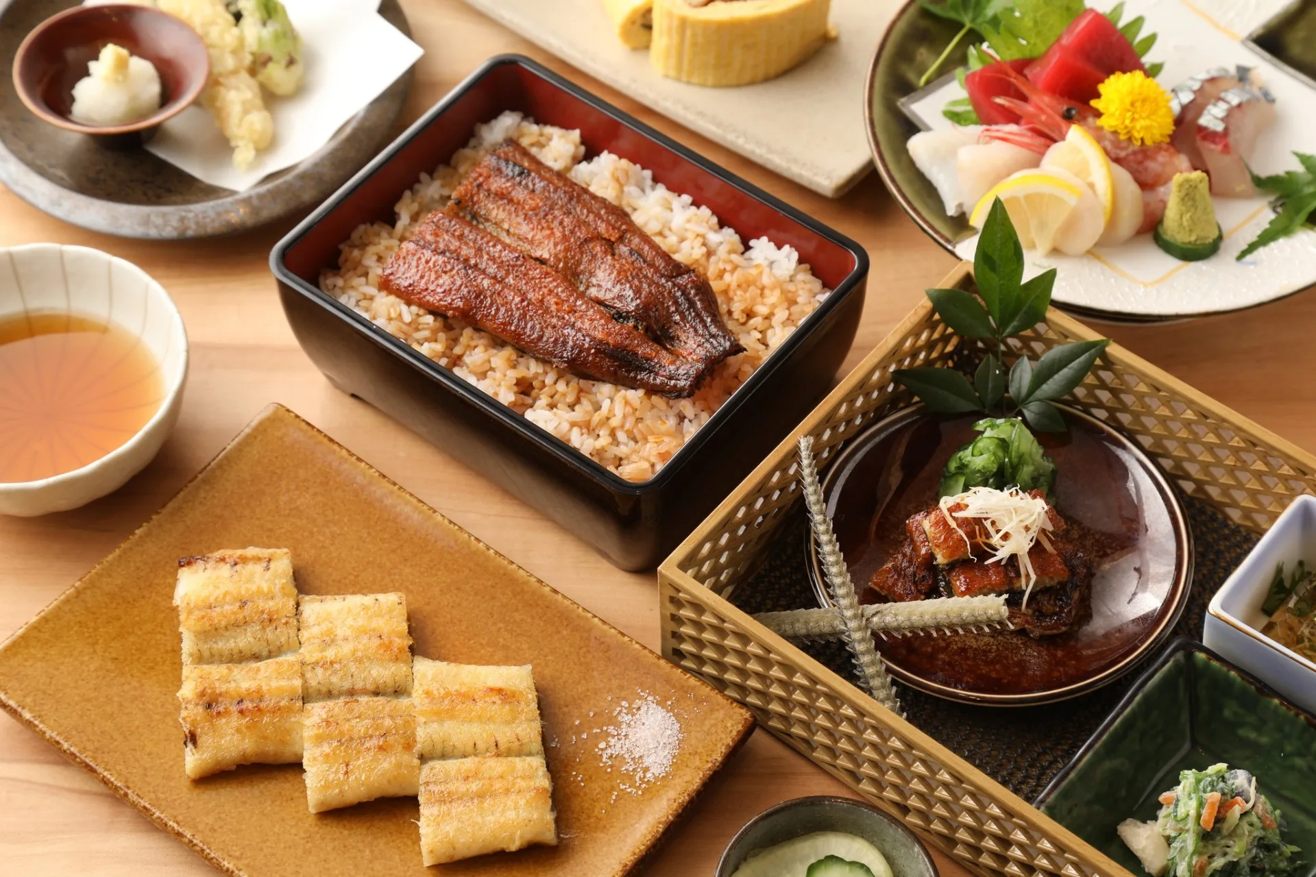 474799713 日本鰻魚名店「四代目菊川」滿足一人就能吃米其林的心(圖:FB@うなぎ四代目菊かわ 鰻魚飯專賣店)