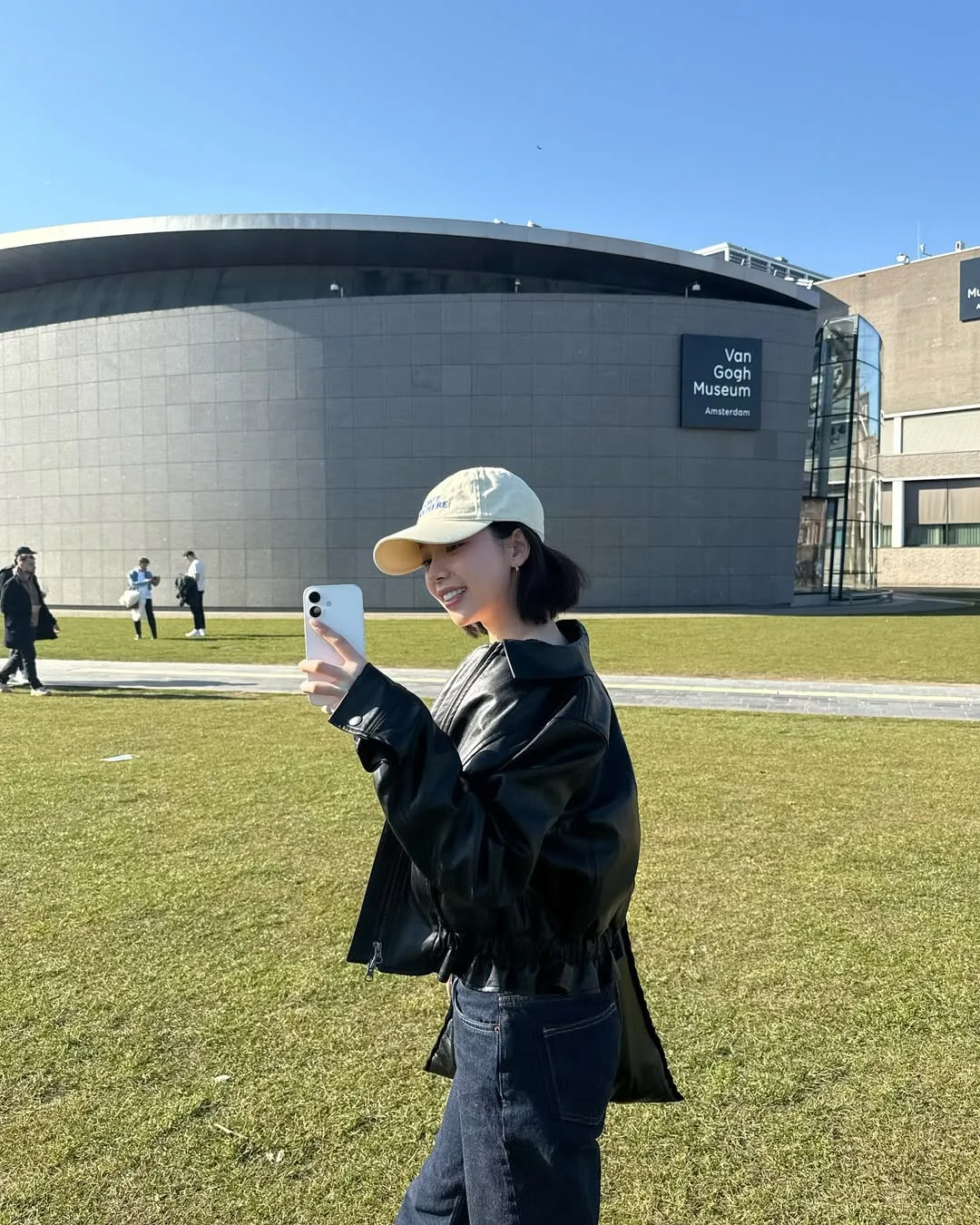 833601 沿途看看街邊的花開了沒有,感受一下今天的陽光落在哪裡(圖:IG@katarinabluu)