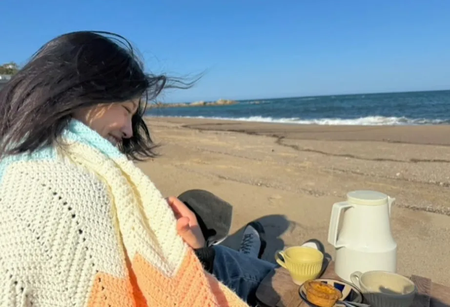 dshjg 最近越來越多人,開始愛上「千禧散步法」這件小事(圖:IG@_yujin_an)