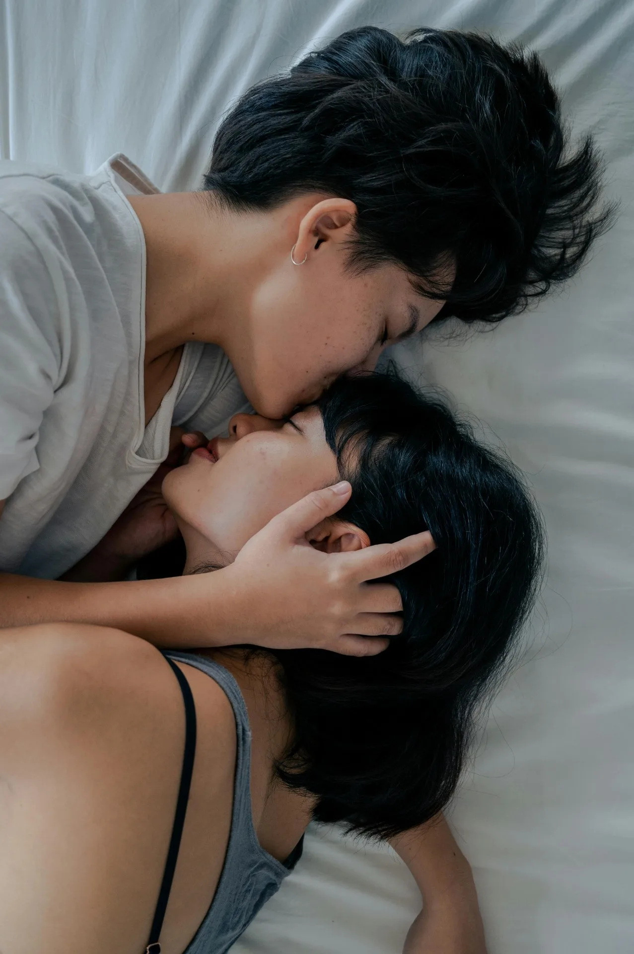 pexels-ketut-subiyanto-4651214 和「安全依附型」的人相戀,你會有的 3 個感受。(圖/Pexels)