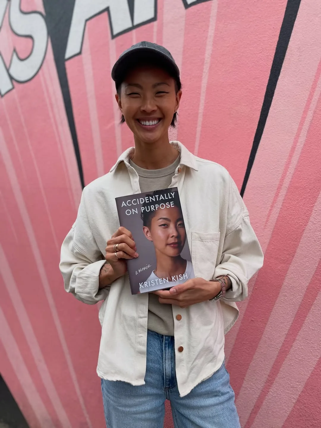 4043 近期更出版書籍《Accidentally on Purpose》,證明她不只會煮,還能說故事。(圖:IG@kristenlkish)