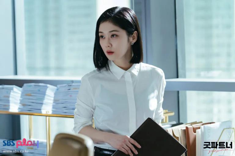 aq 張娜拉在《好搭檔》面臨離婚難題。(圖/SBS,《好搭檔》劇照)