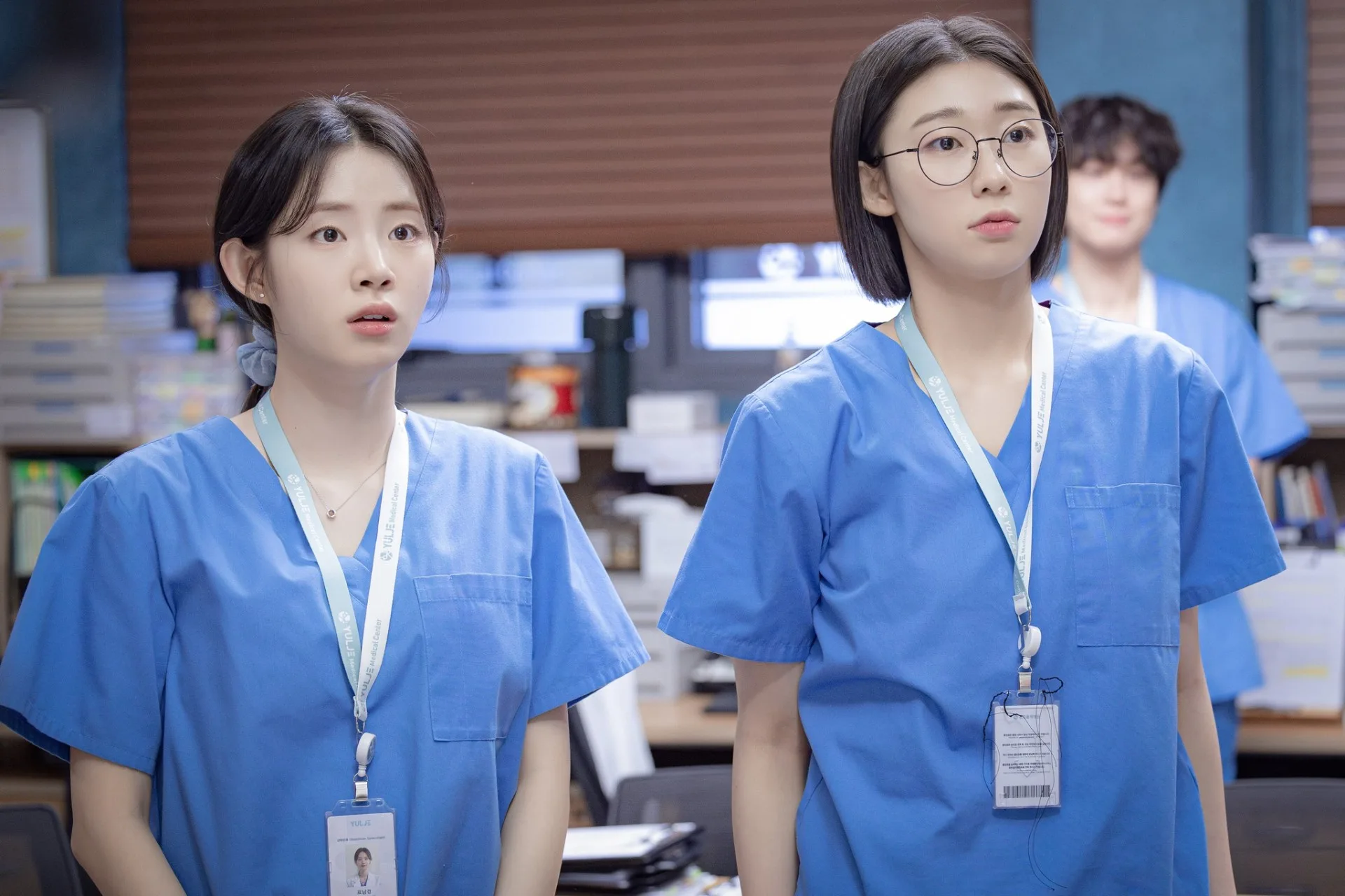 49363 冷靜應對一定能找出更好的方法。(圖/Netflix,《機智住院醫生生活》劇照)
