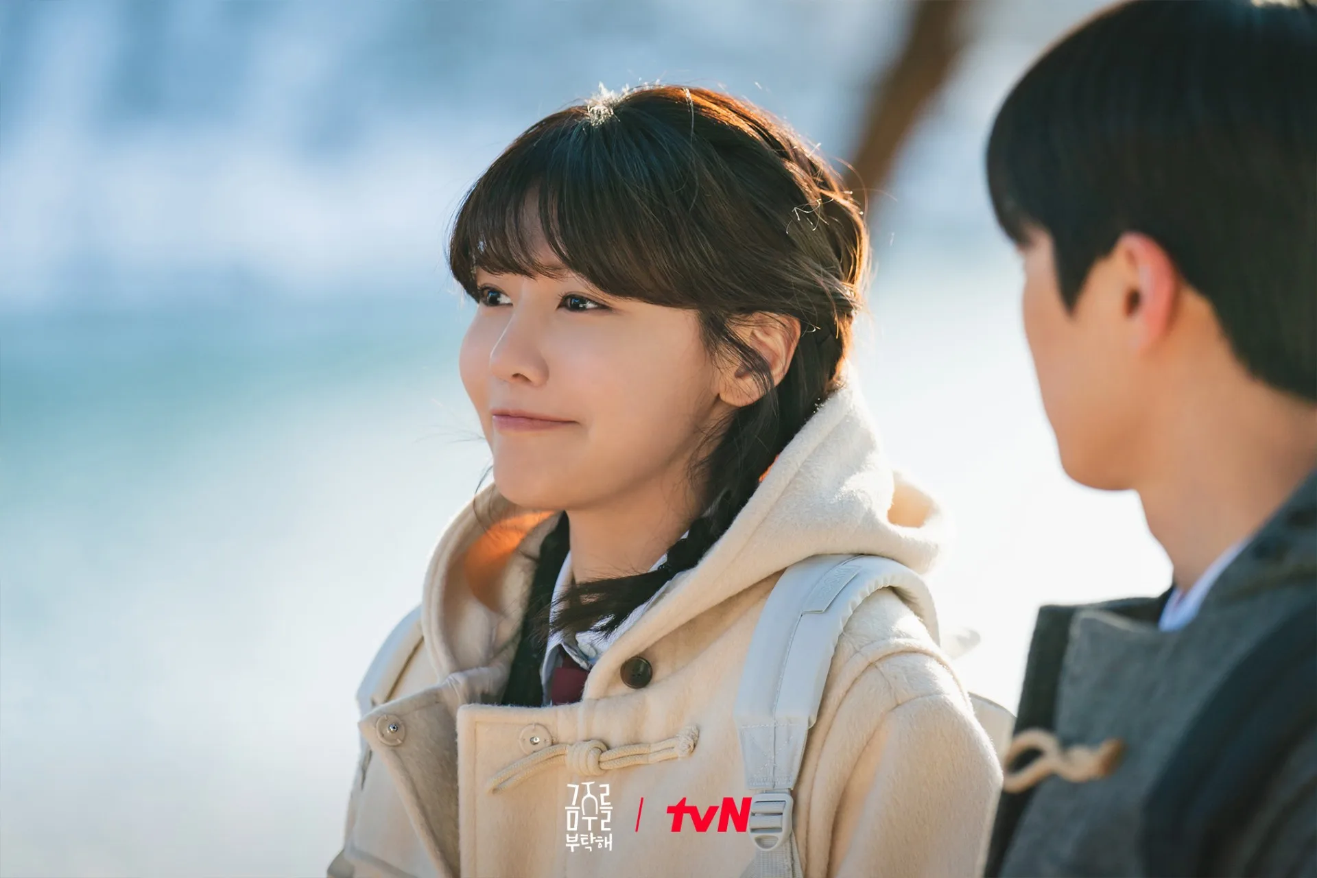 497654375 戀愛中的我們散發幸福光芒。(圖/tvN,《拜託戒酒吧 》劇照)