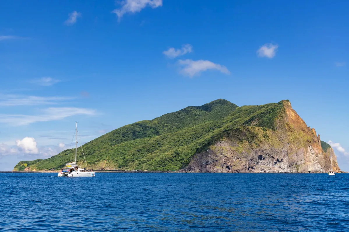 586445 搭船出海前往「龜山島」,登島可以參觀「八大奇景」(圖:canva)