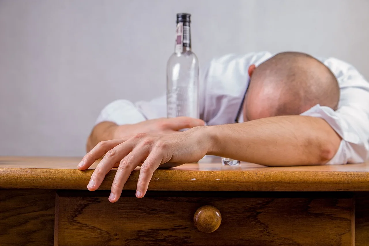 中東：一手進食、一手禁用，酒精免談！（圖：PIXABAY）