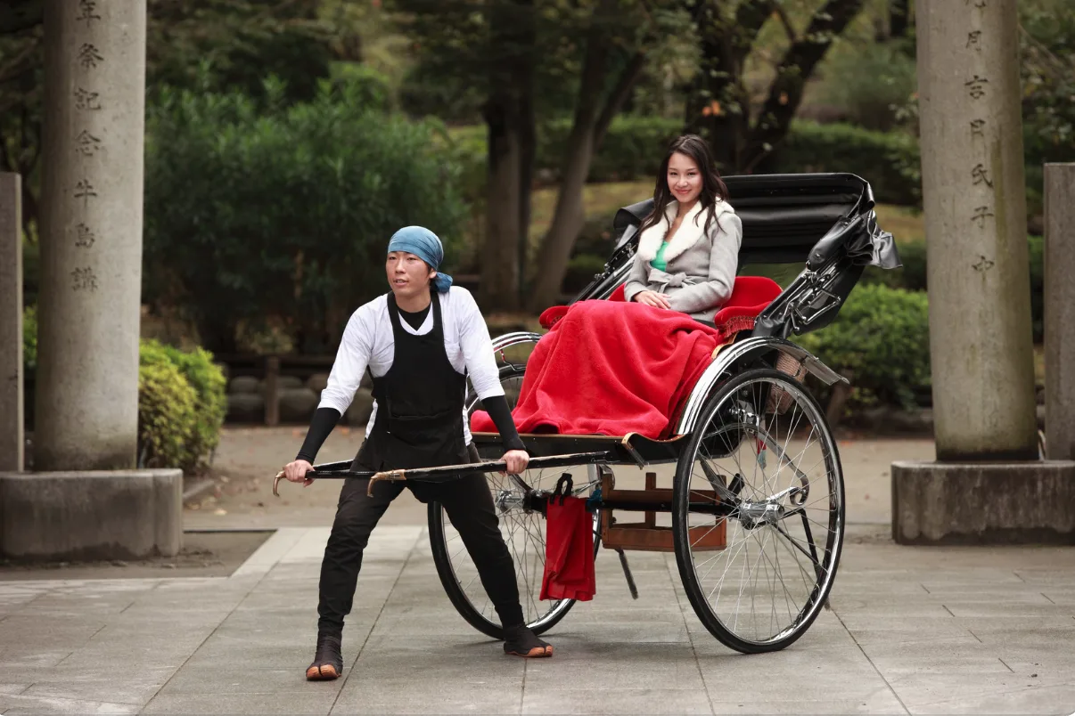 人力車最早出現於 19 世紀的明治初期，曾是城市居民主要的代步工具，現在已成為深度文化旅遊中不可或缺的一環（圖：canva）