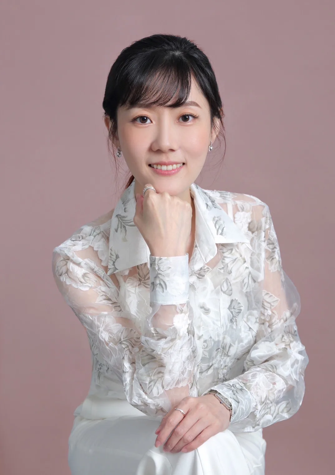 989856685 「莫菲穿搭」創辦人 Faye,從服裝設計師、快時尚品牌經營者,如今成了形象穿搭顧問(圖:Faye 提供)