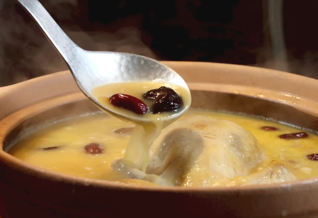 98986tr 「黃金雞湯」美味到黃仁勳打包回飯店給愛妻喝(圖:春韭)