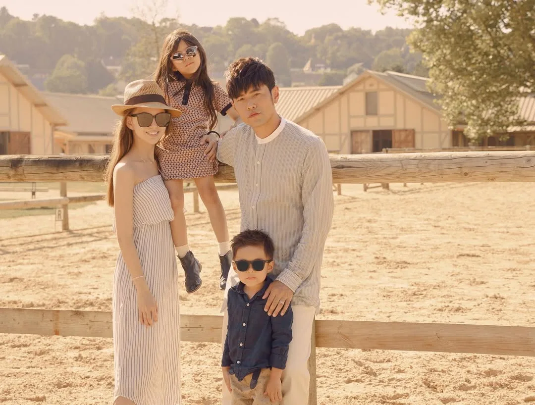 SaveClip 昆凌與周杰倫育有三個寶貝兒女。(圖/Instagram @hannah_quinlivan)