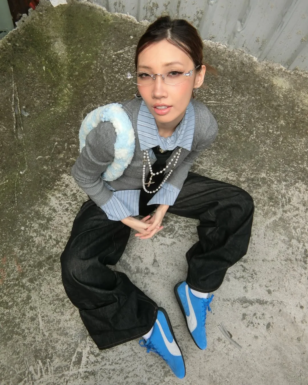 SaveClip Karencici 的穿搭相當時髦。(圖/Instagram@itskarencici)