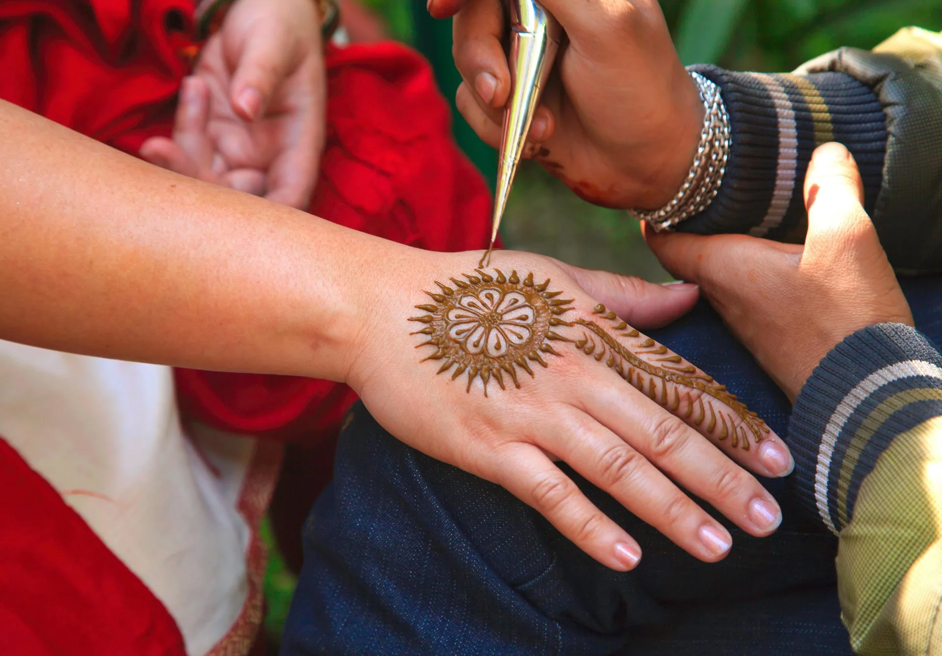 pexels 指甲花(Henna)是中東地區的傳統文化。(圖/Pexels)