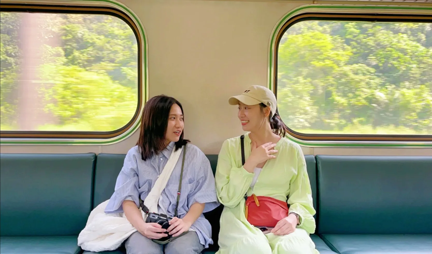 sea10 隨著火車哐當哐噹地向前行駛,窗外的城市景色變成了層層堆疊的山巒(圖:iLady 團隊拍攝)