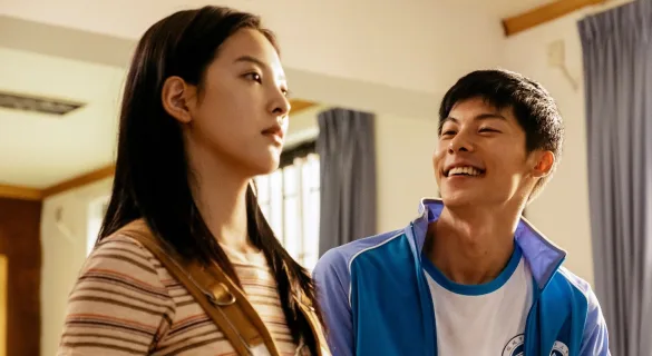 從翻白眼到心動，諒解直男的 5 個可愛瞬間。（圖／Weibo）