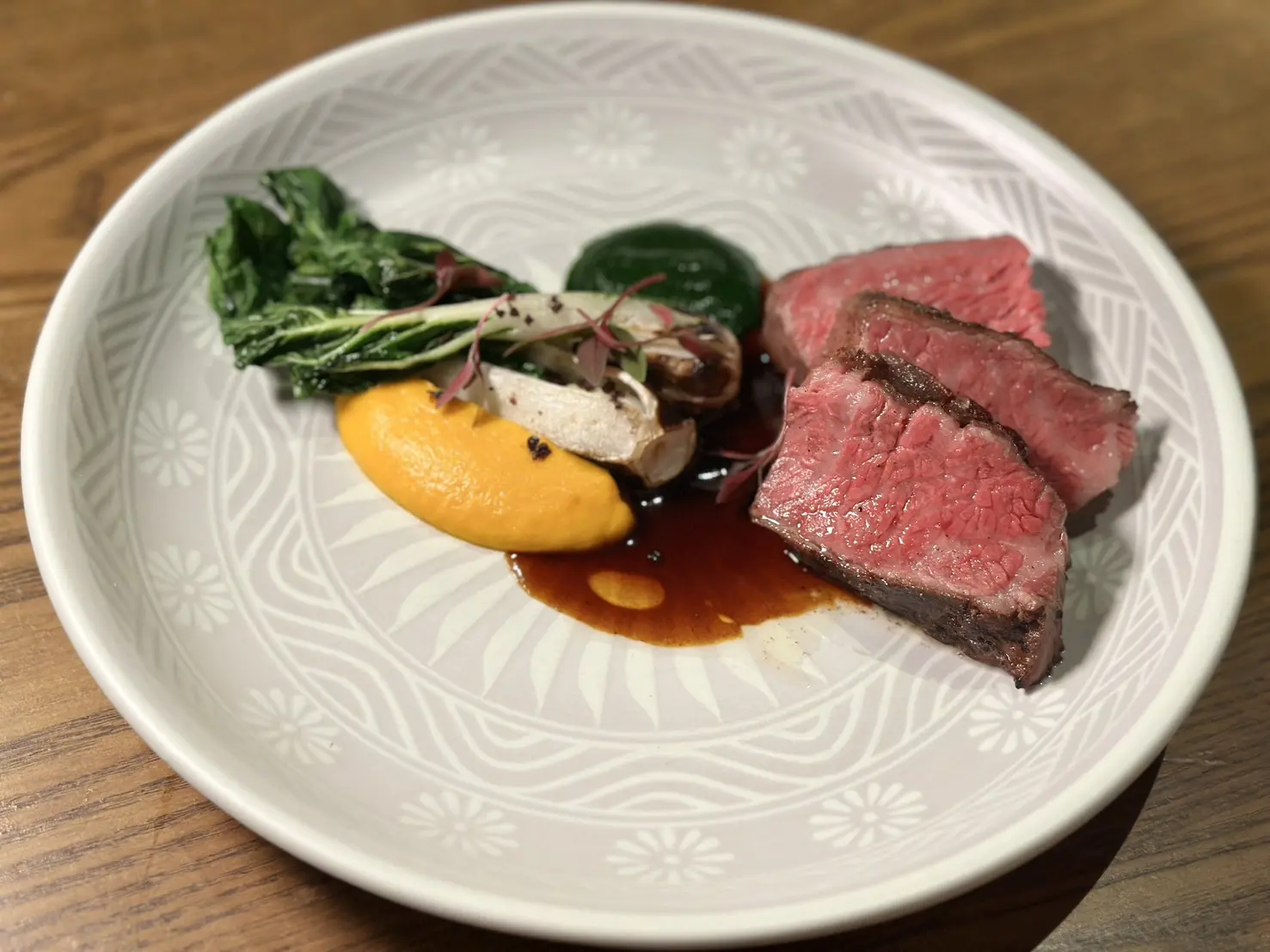 318365715 主廚巧妙取材亞洲飲食文化特色,透過細膩且多層次的當代料理詮釋,將熟悉風味化為新穎創意(圖:Alice.P 拍攝)