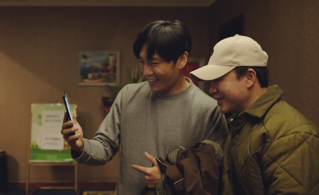 421568 榮獲金馬最佳影片與最佳導演雙料肯定的大作《一部未完成的電影》講述武漢封城劇組人員的寫實紀錄(圖:CATCHPLAY+)