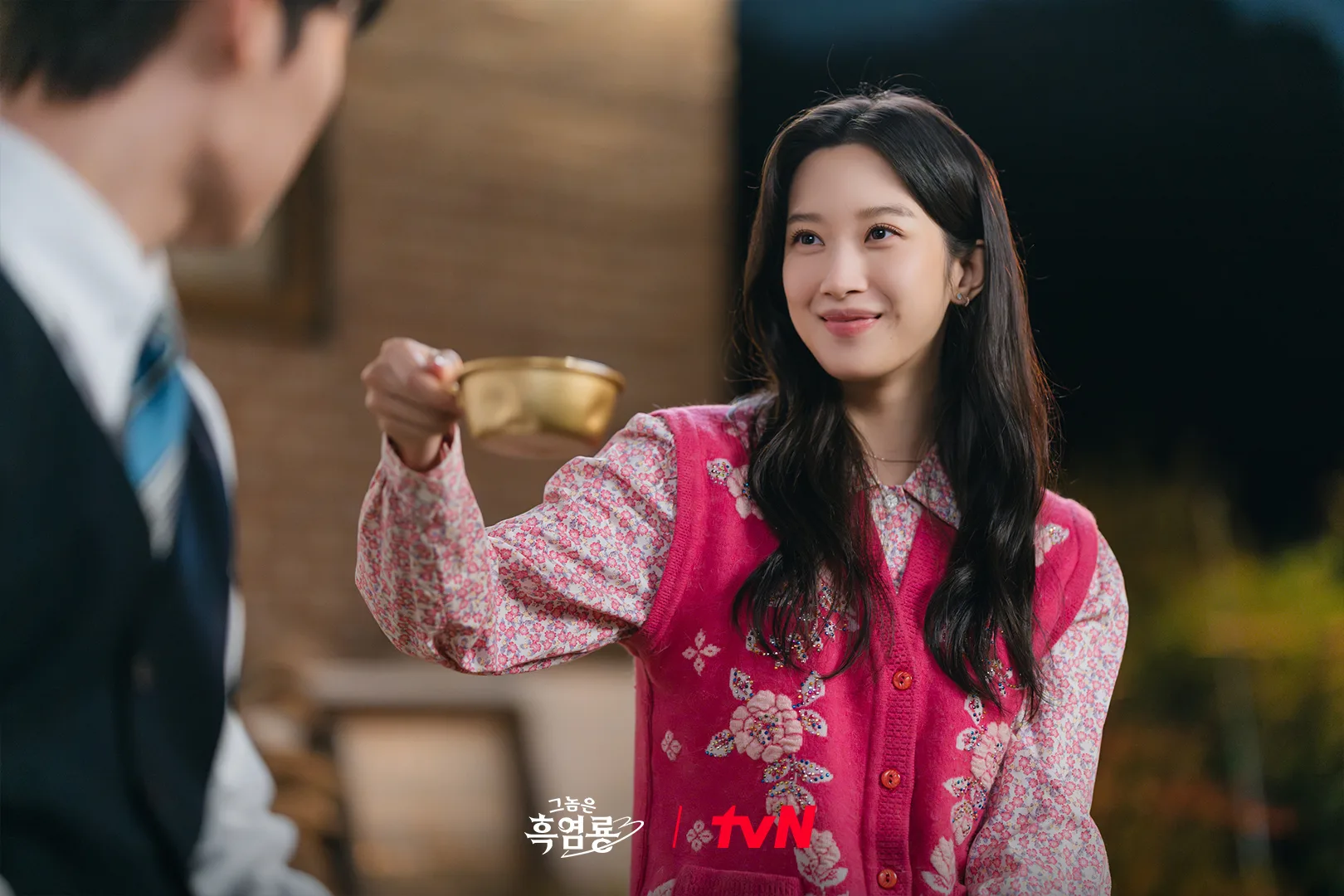 488649052 如果一份工作讓你每天焦慮、壓力爆棚、嚴重影響身心健康,是該為自己走開的時候了。(圖:tvN)