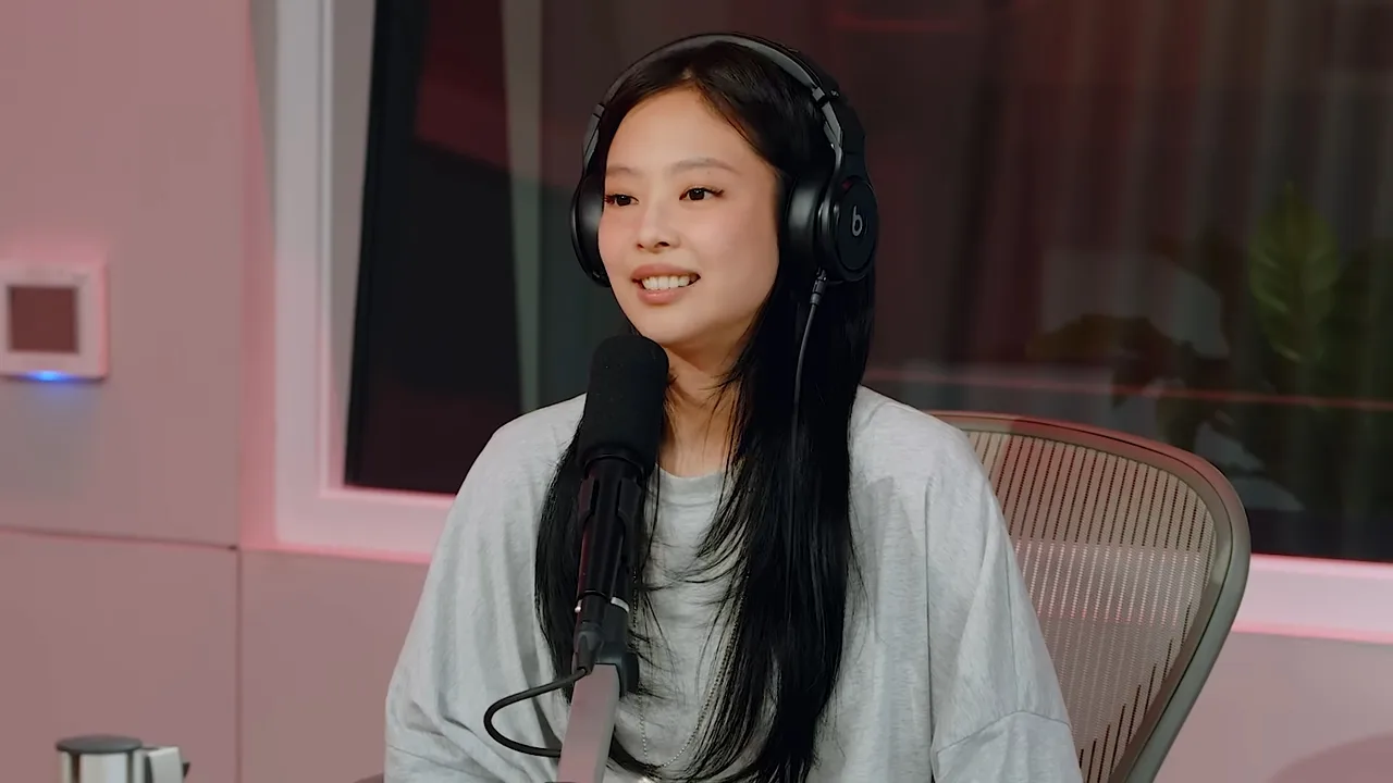 9546546 Jennie在製作個人專輯《Ruby》過程中體悟「在脆弱中發現勇敢」,透過與自己對話找到真實聲音。(圖:Apple Music Youtube)