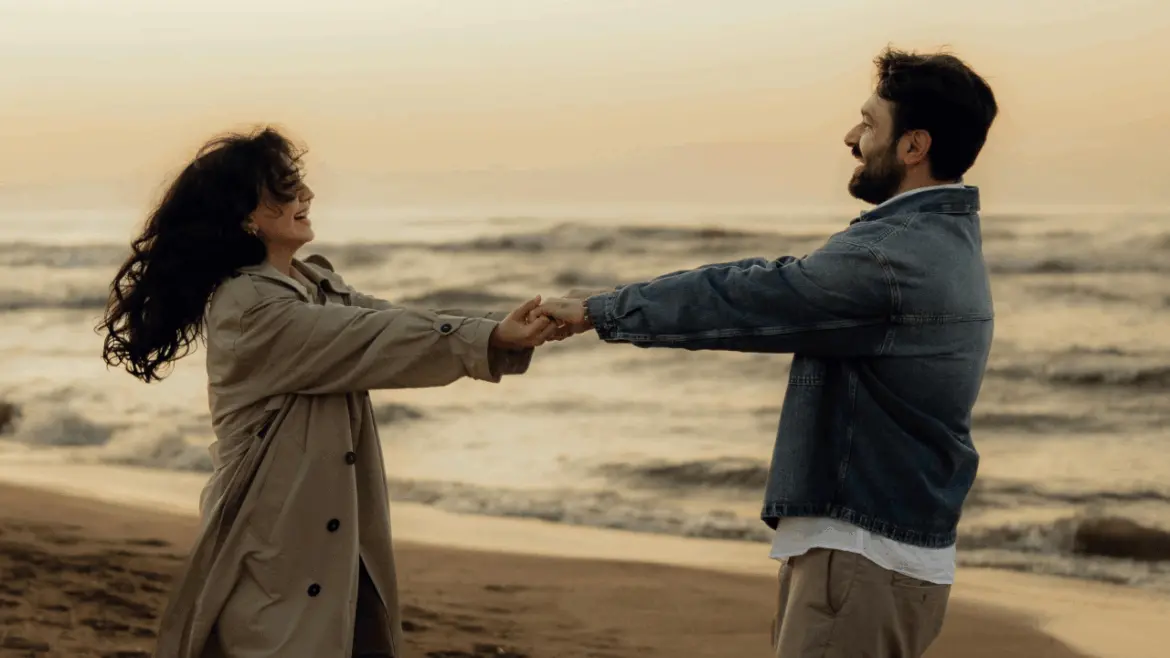 練習成為更自信的伴侶，3 步驟找回關係中的穩定感。（圖／Pexels）