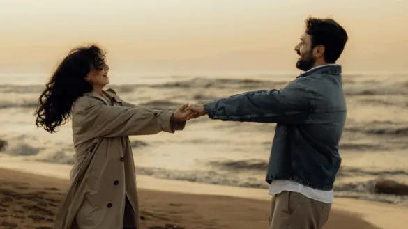 練習成為更自信的伴侶，3 步驟找回關係中的穩定感。（圖／Pexels）