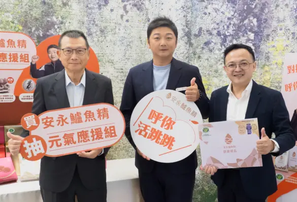 安永鱸魚精品牌代表合影（由左至右：崇越集團賴杉桂副董事長、代言人曾豪駒總教練、安永大健康事業林進賢執行長）