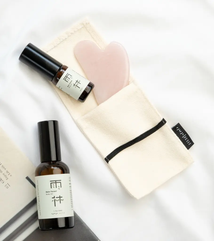 母親節限定組合，內含 50ml 大瓶與 10ml 隨身瓶，居家儀式感與移動留白，一次收齊。（圖片來源：小小 PETIT）
