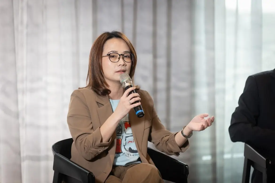 山穎科技執行長張雪芳表示，引進 AI 工具能有效幫企業重塑人才供應鏈。(圖/山穎科技)