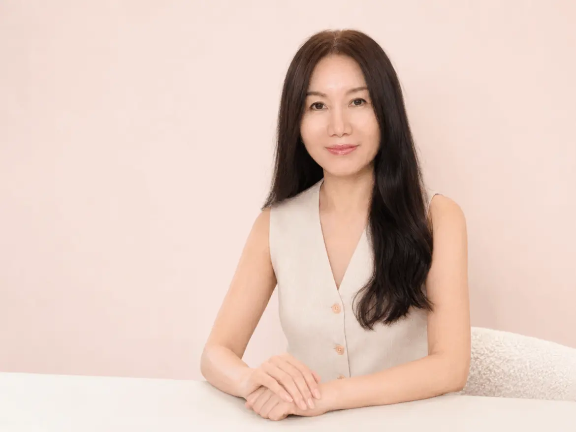 朵韻品牌共同創辦人鐘珮津，為敏弱肌與問題肌膚研發安心保養解方。 （圖片：朵韻 Dorene Stellar提供）