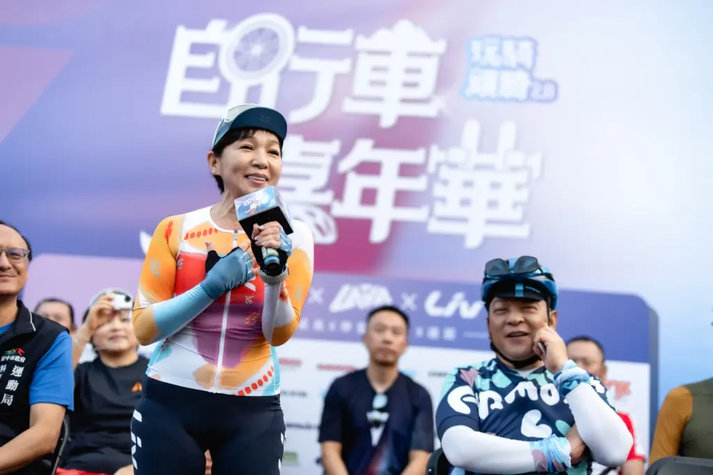 巨大集團執行長劉素娟與車友並肩踏上賽道，以親身騎乘傳遞對自行車的熱愛，引領大家騎出無限可能！
