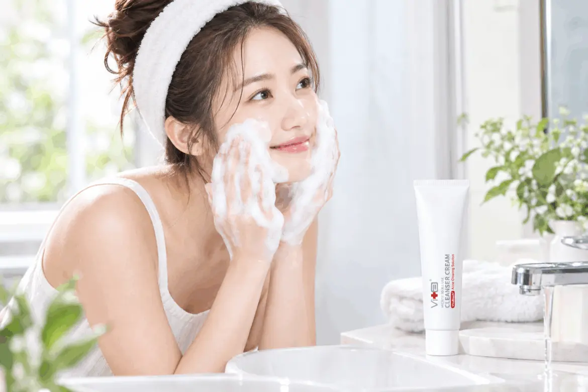 每天認真洗臉粉刺還是一直來？挑選洗面乳關鍵在於「溫和清潔與油水平衡」。（圖／AI生成示意圖_歐漾國際）