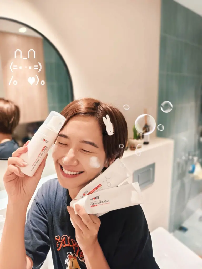 薇佳連續四年邀請 Lulu 擔任洗顏系列代言人， Lulu 日前曬照祝賀薇佳 19 歲生日，「好好洗臉」是維持好膚質的關鍵。 （圖／擷取自 Lulu 黃路梓茵 FB）